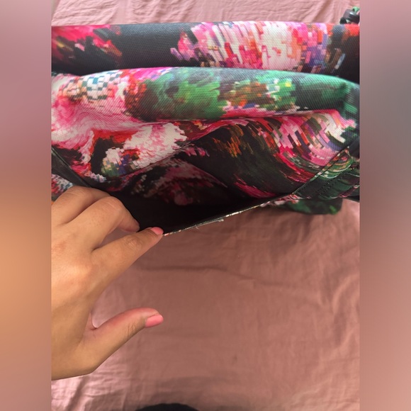 Herschel Duffle Bag - Picture 5 of 13